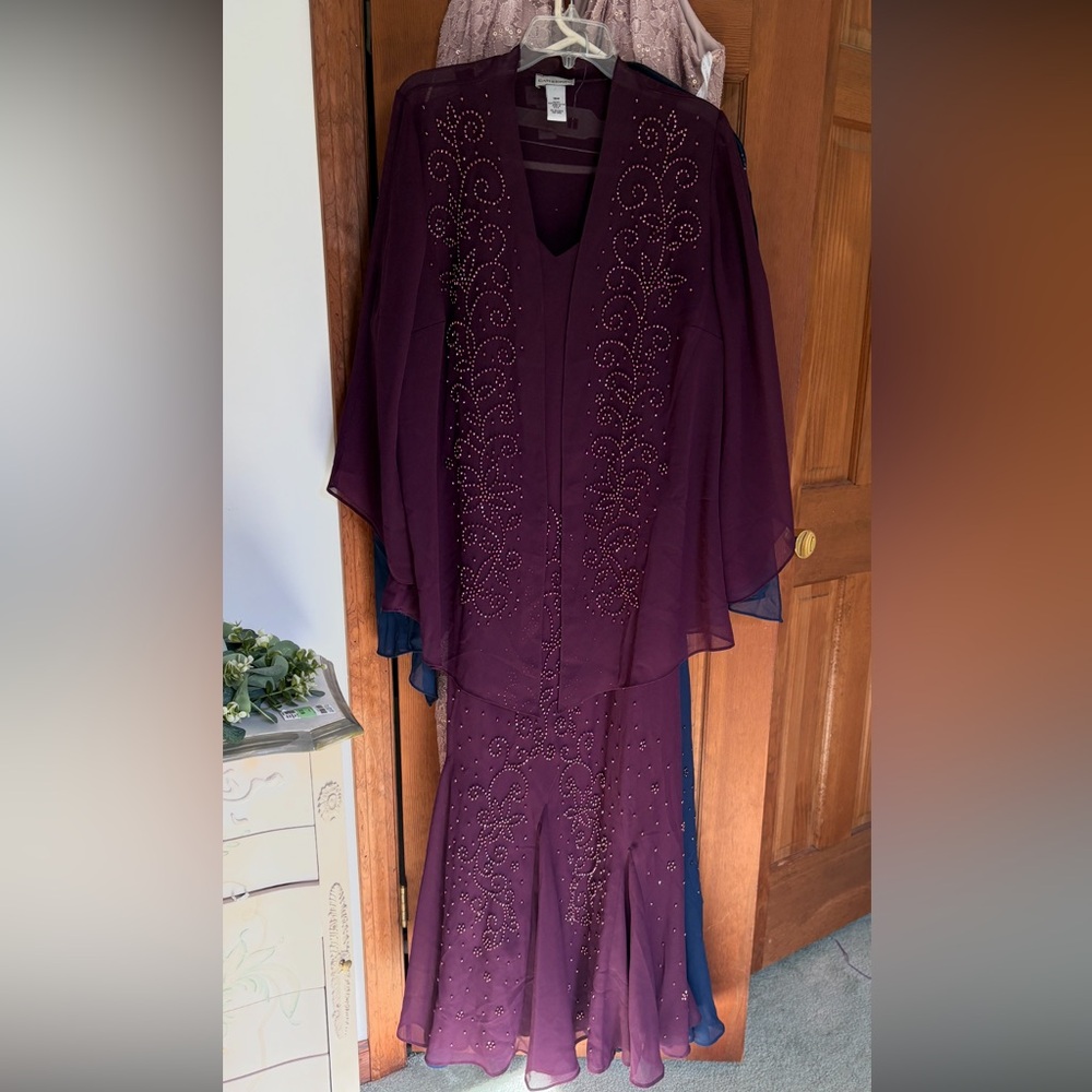 Beautiful mother of the bride or a groom gown, size 18 W
